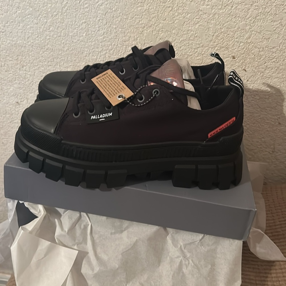 - Palladium Revolt Lo Tx Black Low Sneaker Boot Chunky new Womens 7.5 - Picture 3 of 8